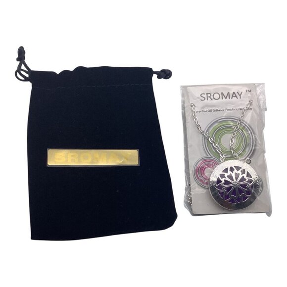 Sromay Essential Oil Diffuser Necklace Silver Tone Aromatherapy Locket With Pads - Picture 1 of 6